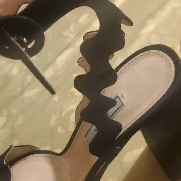 Prada shoes black Prada shoes black heel comes with pra original shoe protector - Picture 11 of 16